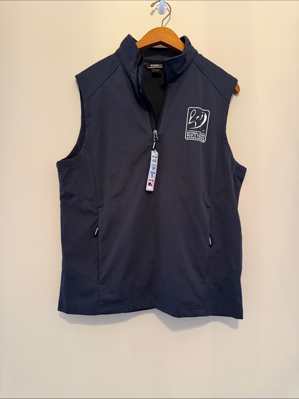 NWT Dark Gray Quarter-Zip Vest National Senior Men's Tennis Assoc. Size Small